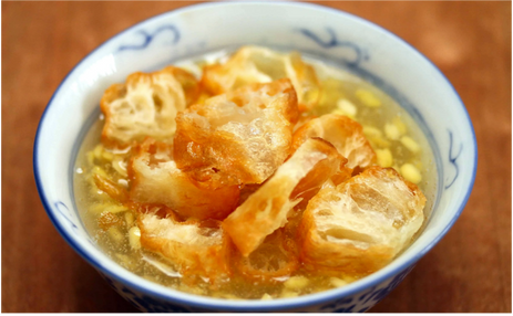 Thai  Tao Suan (Sweet Mung Dessert with Coconut Cream)